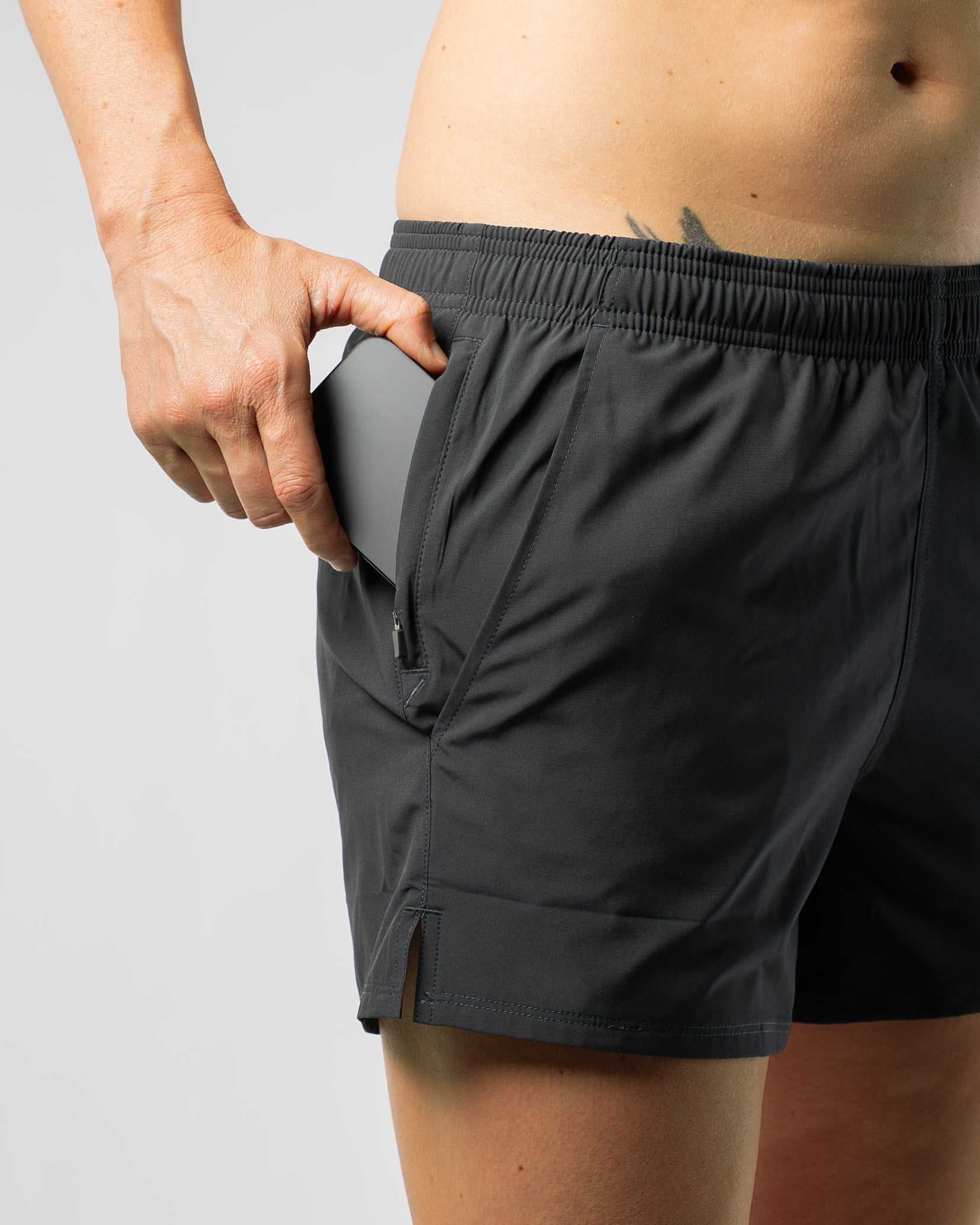 SWIFT SHORTS - SHADOW GREY